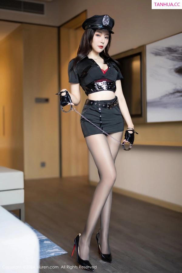 王馨瑶  [XiuRen]高清写真图 2024.03.25 No.8286 王馨瑶yanni 黑丝美腿第31张图片